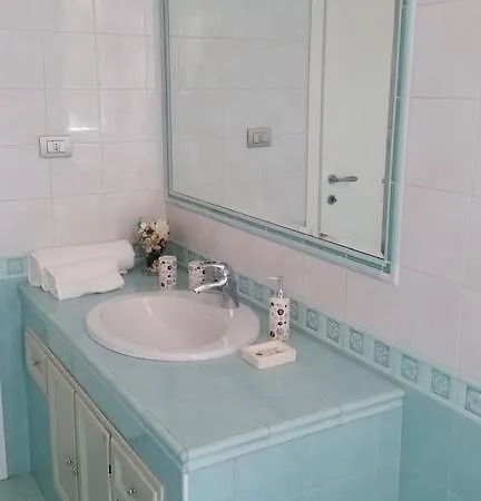 Rosanna Apartment